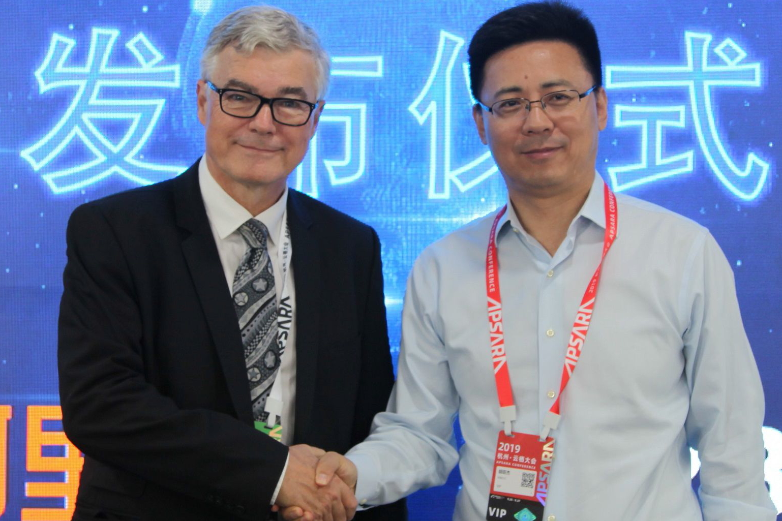 Francois Mery (left), COO of Airbus China Commercial Aircraft and Jerry Hu, Vice President of Alibaba Group, Head of CIO College. Click to enlarge.