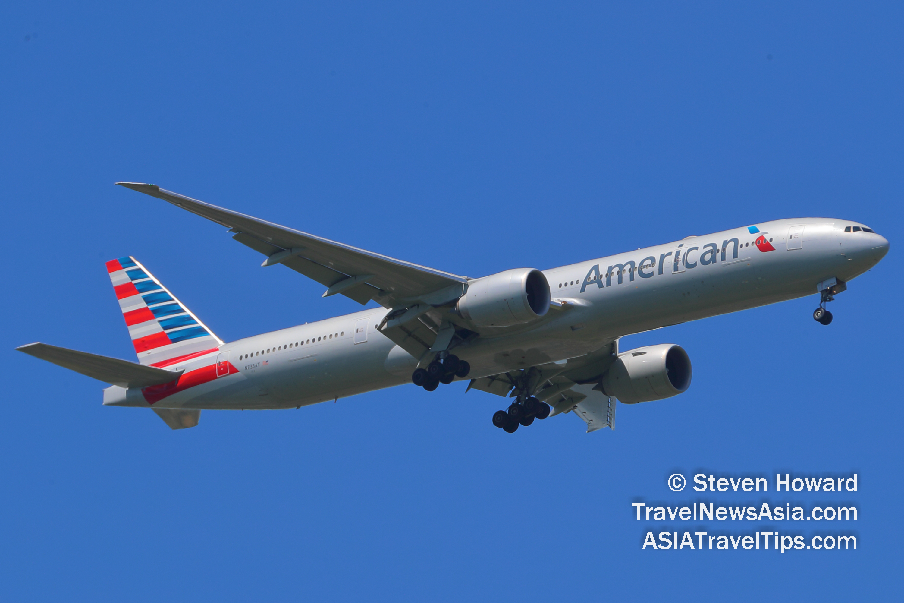 American Airlines Boeing 777-300 reg: N735AT Picture by Steven Howard of TravelNewsAsia.com Click to enlarge.