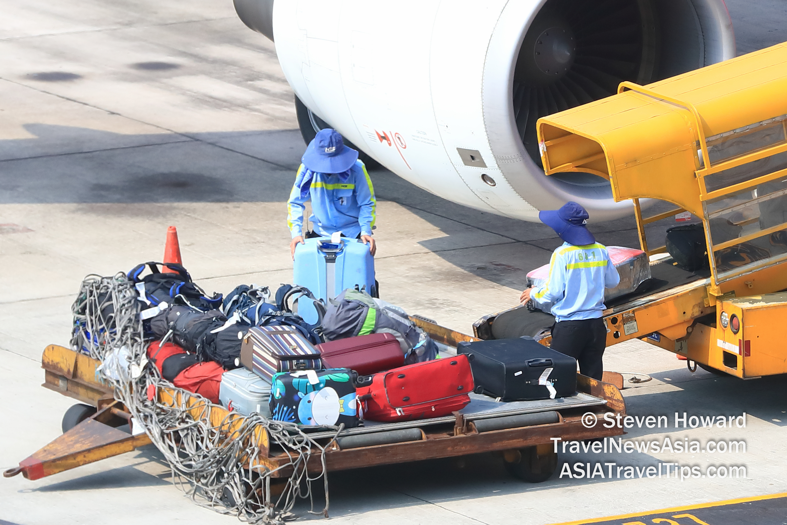 Vietnam Airlines is to change its baggage allowance policy on all domestic and international flights, replacing the current weight system with a piece concept. From 1 August 2019, the free baggage allowance will be determined by the number of pieces of luggage rather than the total amount of weight that a passenger can travel with. Picture by Steven Howard of TravelNewsAsia.com Click to enlarge.