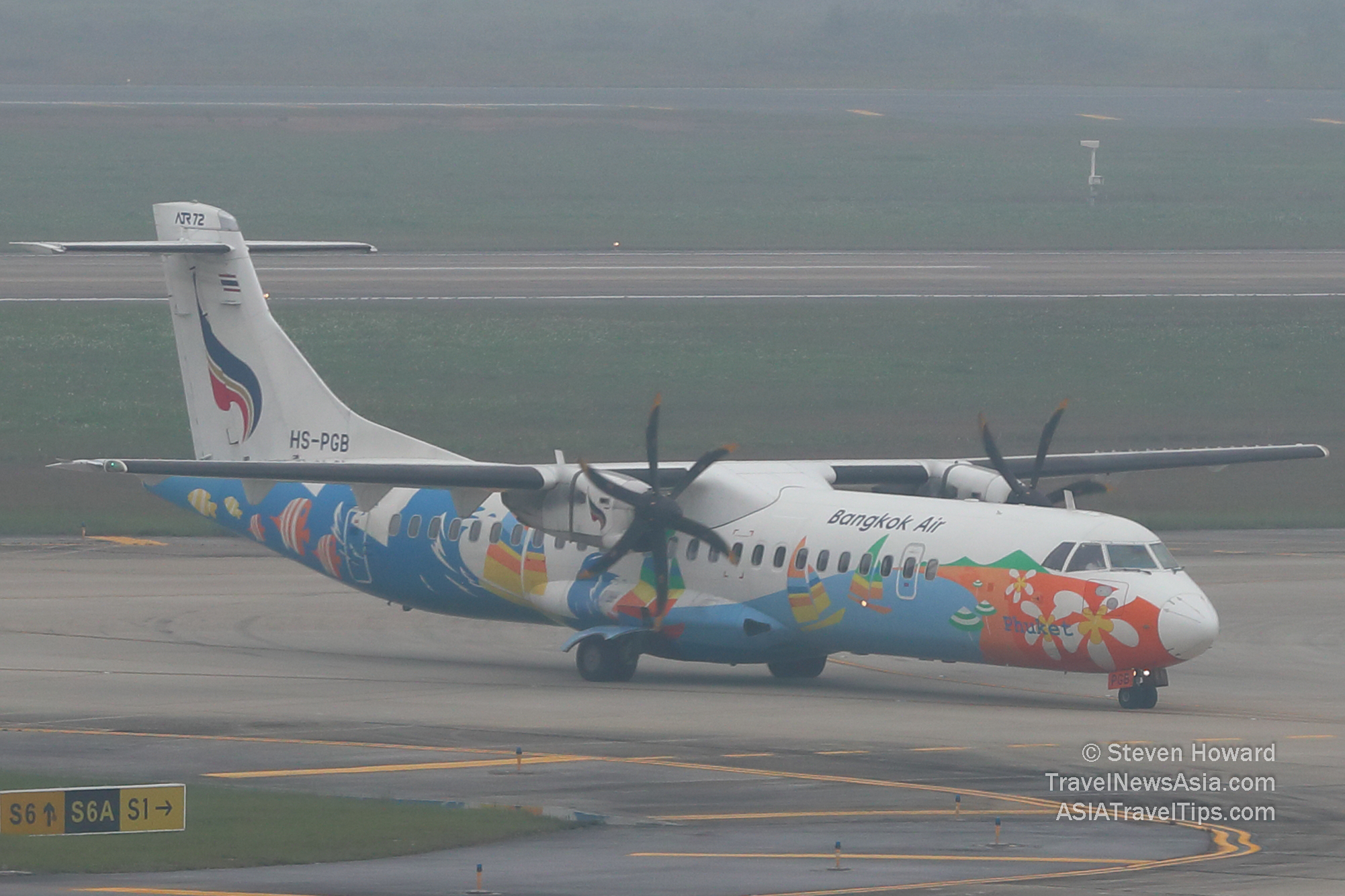 Bangkok Airways ATR 72-500 reg: HS-PGB. Picture by Steven Howard of TravelNewsAsia.com Click to enlarge.