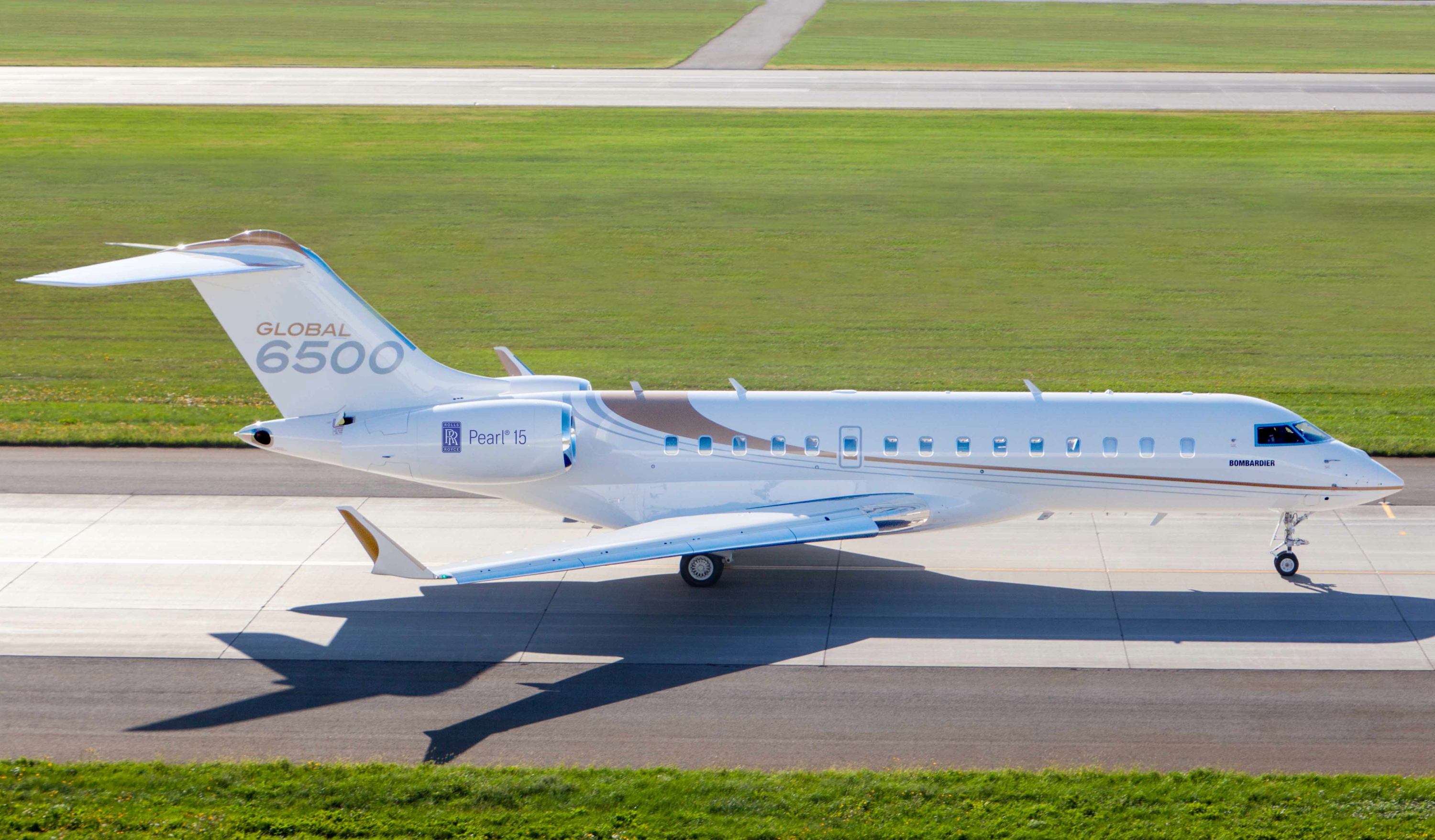 Bombardier's Global 6500 is powered by all-new Rolls-Royce Pearl 15 engines. Click to enlarge.