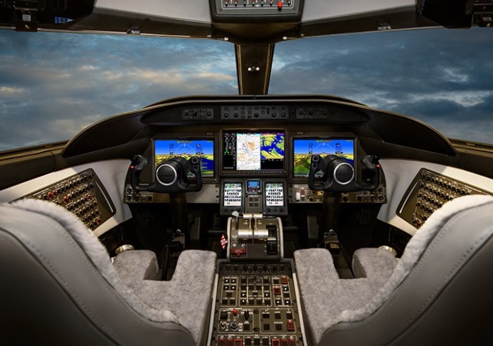 Cockpit of a Bombardier Learjet 75. Click to enlarge.