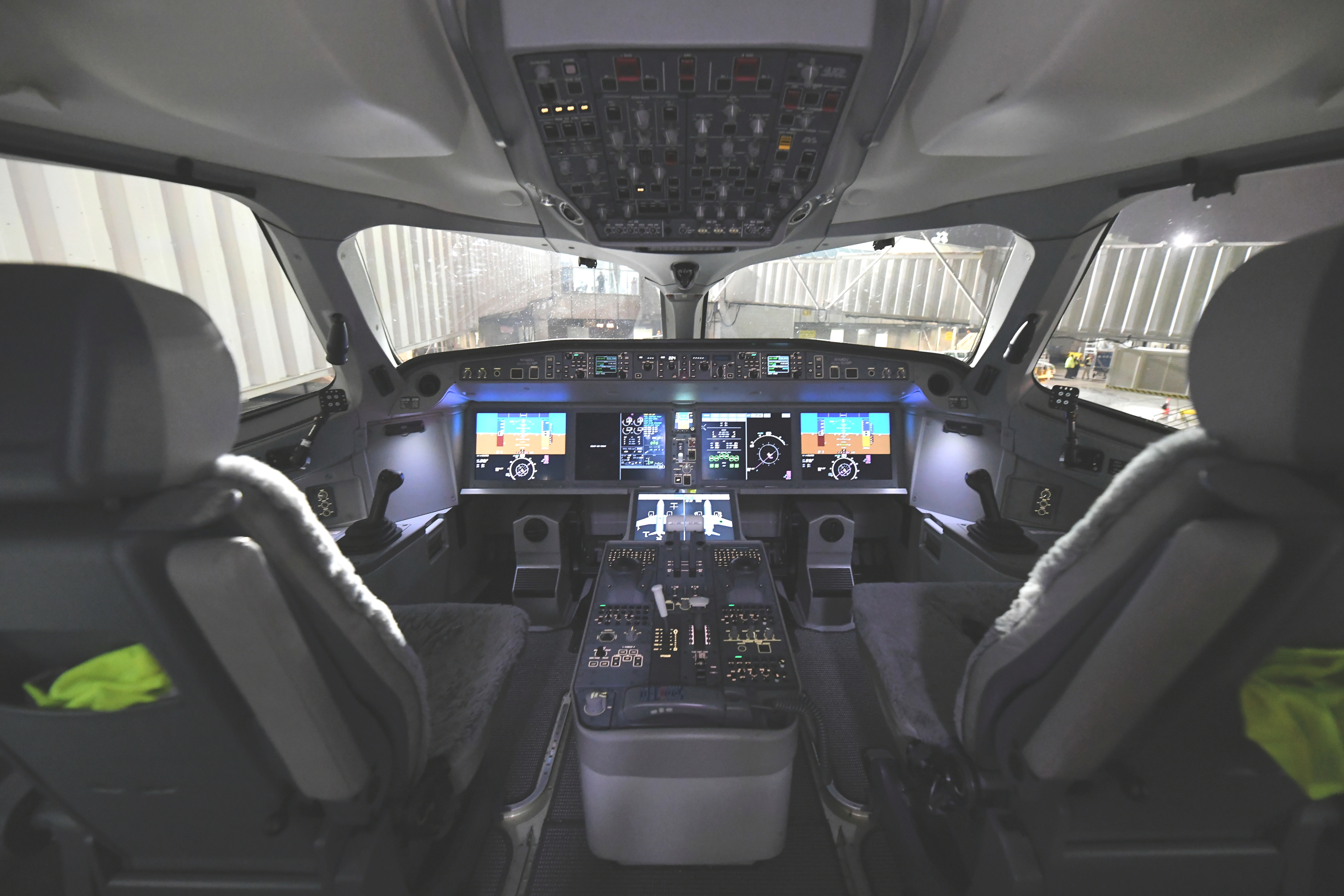 Cockpit of Delta's Airbus A220-100. Click to enlarge.