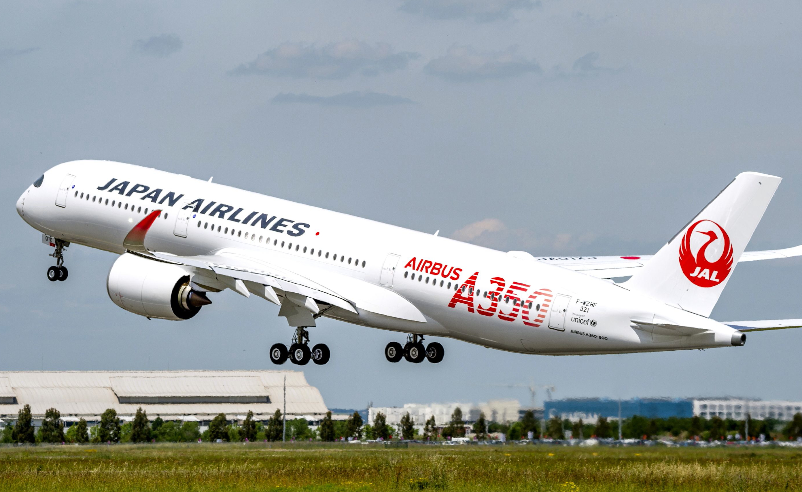 Japan Airlines Airbus A350-900. Click to enlarge.