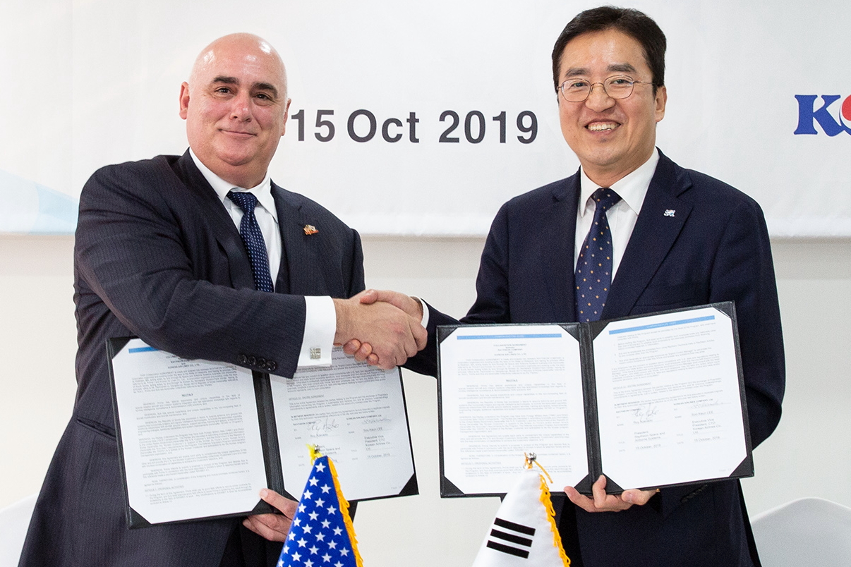 The ECA was signed by Mr. Soo-Keun Lee, Korean Air Executive Vice President and Chief Technology Officer (right), and by Roy Azevedo, President of Raytheon Space and Airborne Systems on Tuesday, 15 October 2019. Click to enlarge.