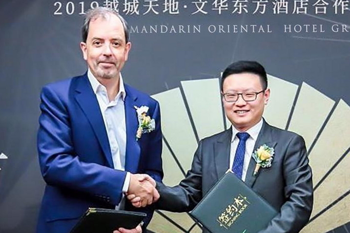 Mr Paul Massot (left), Group Development Director, Mandarin Oriental Hotel Group with Mr Ling Changfeng, Executive Director of China Property, Hongkong Land Limited Click to enlarge.