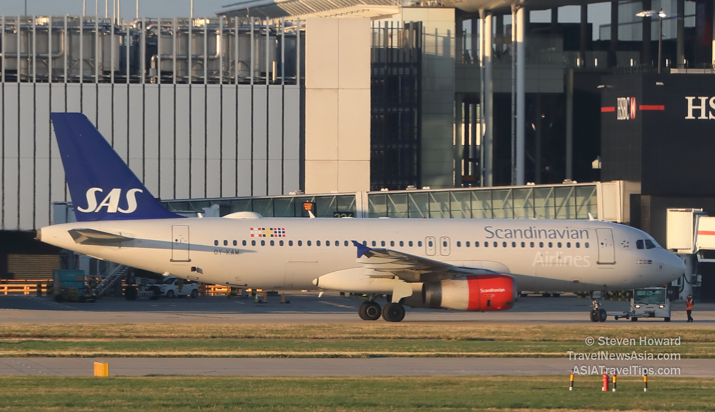 SAS Airbus A320 reg: OYKAW at London Heathrow in 2018. Picture by Steven Howard of TravelNewsAsia.com Click to enlarge.