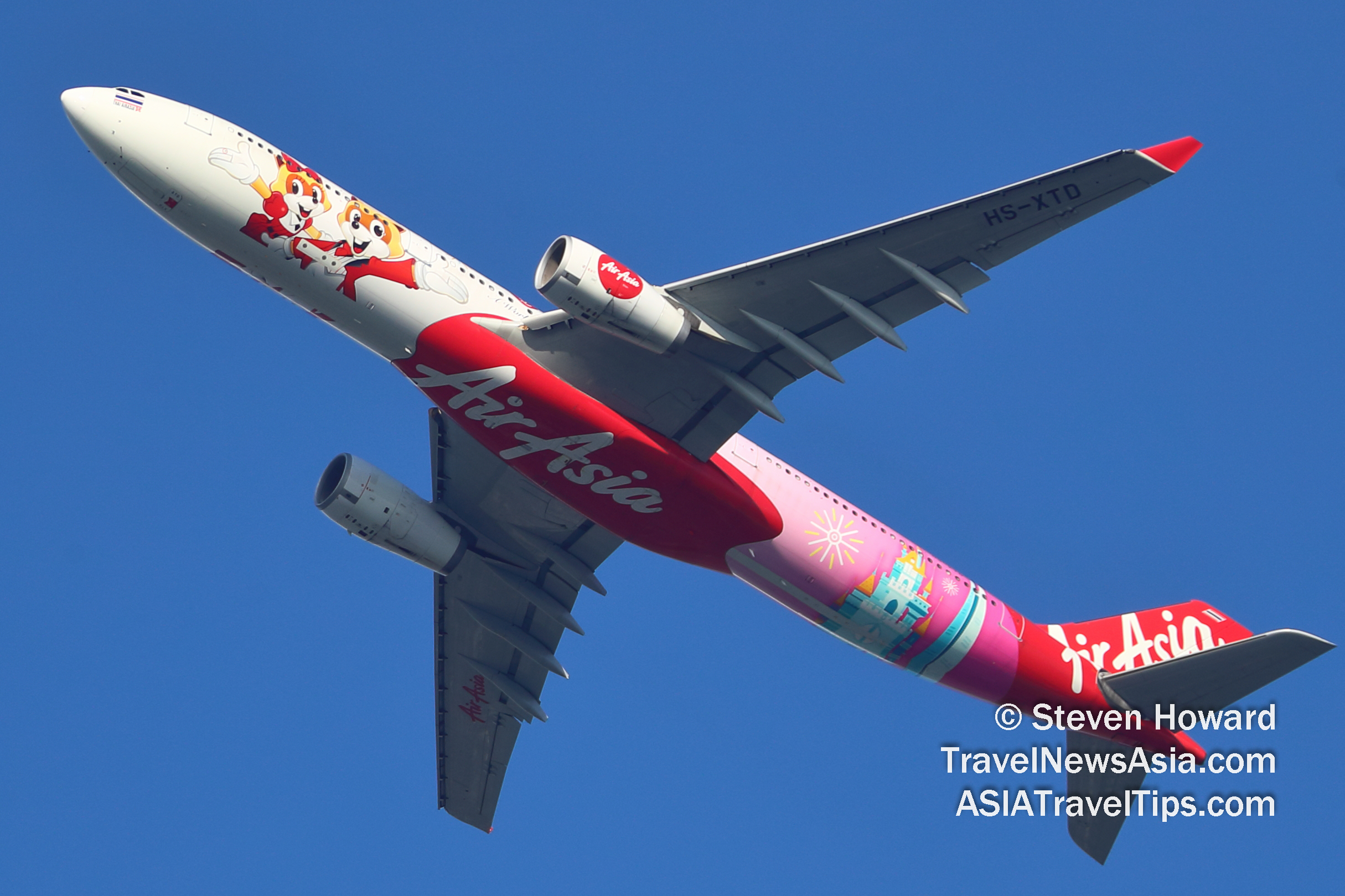 Thai AirAsia X Airbus A330 reg: HS-XTD. Picture by Steven Howard of TravelNewsAsia.com Click to enlarge.