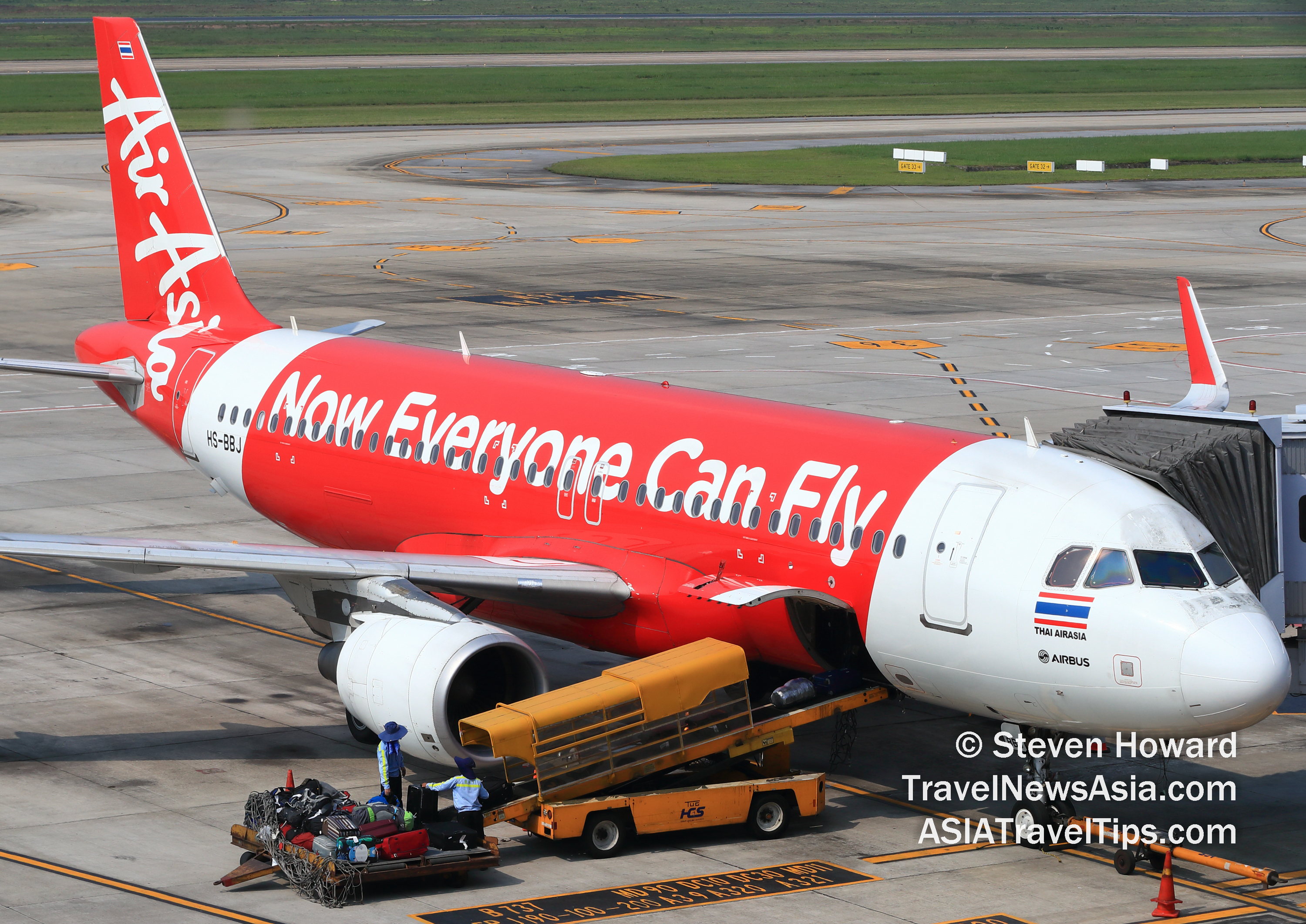 Thai AirAsia Airbus A320. Picture by Steven Howard of TravelNewsAsia.com Click to enlarge.
