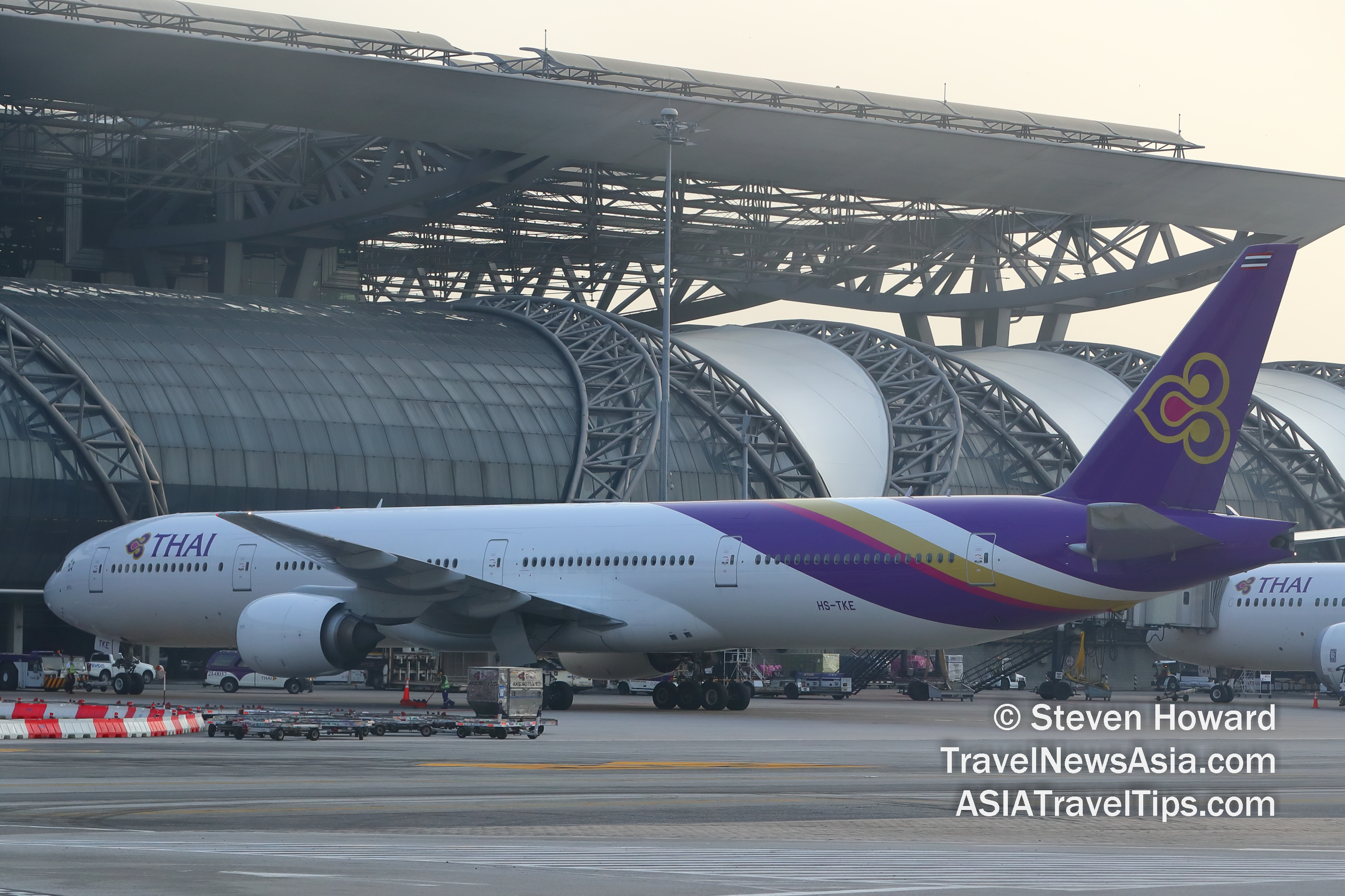 Thai Airways Boeing 777 reg: HS-TKE. Picture by Steven Howard of TravelNewsAsia.com Click to enlarge.