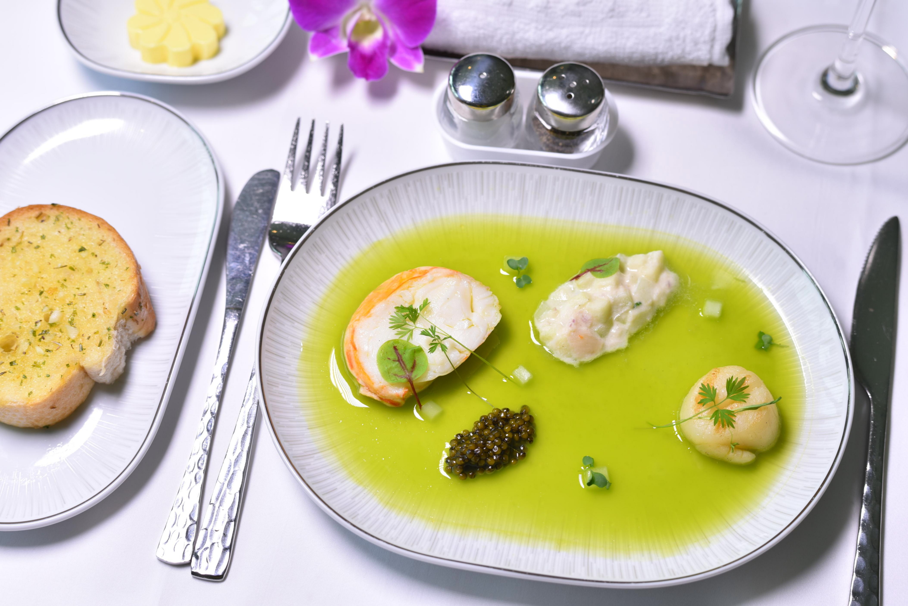 Thai Airways: Caviar, Scallop and Lobster with Green Jelly and a Shallot Cream. Click to enlarge.