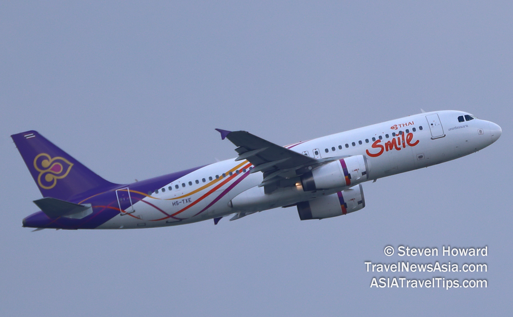 Thai Smile Airbus A320 reg: HS-TXE. Picture by Steven Howard of TravelNewsAsia.com Click to enlarge.