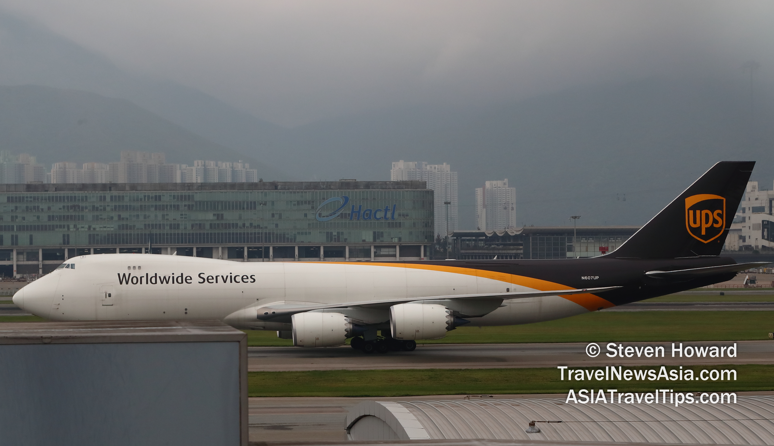 UPS Boeing 747-8F reg: N607UP. Picture by Steven Howard of TravelNewsAsia.com Click to enlarge.