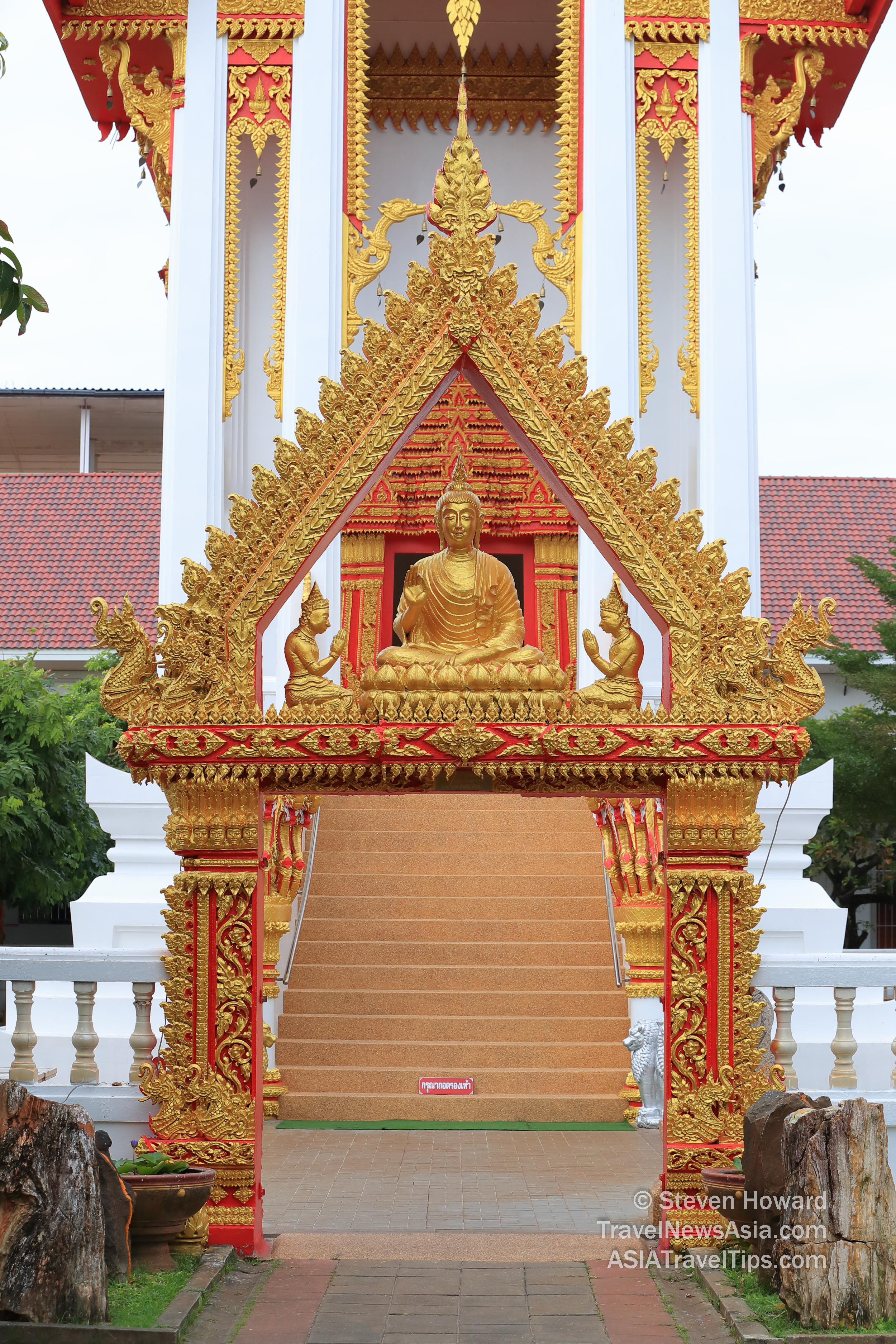 Temple in Ubon Ratchathani, Thailand. Picture by Steven Howard of TravelNewsAsia.com Click to enlarge.