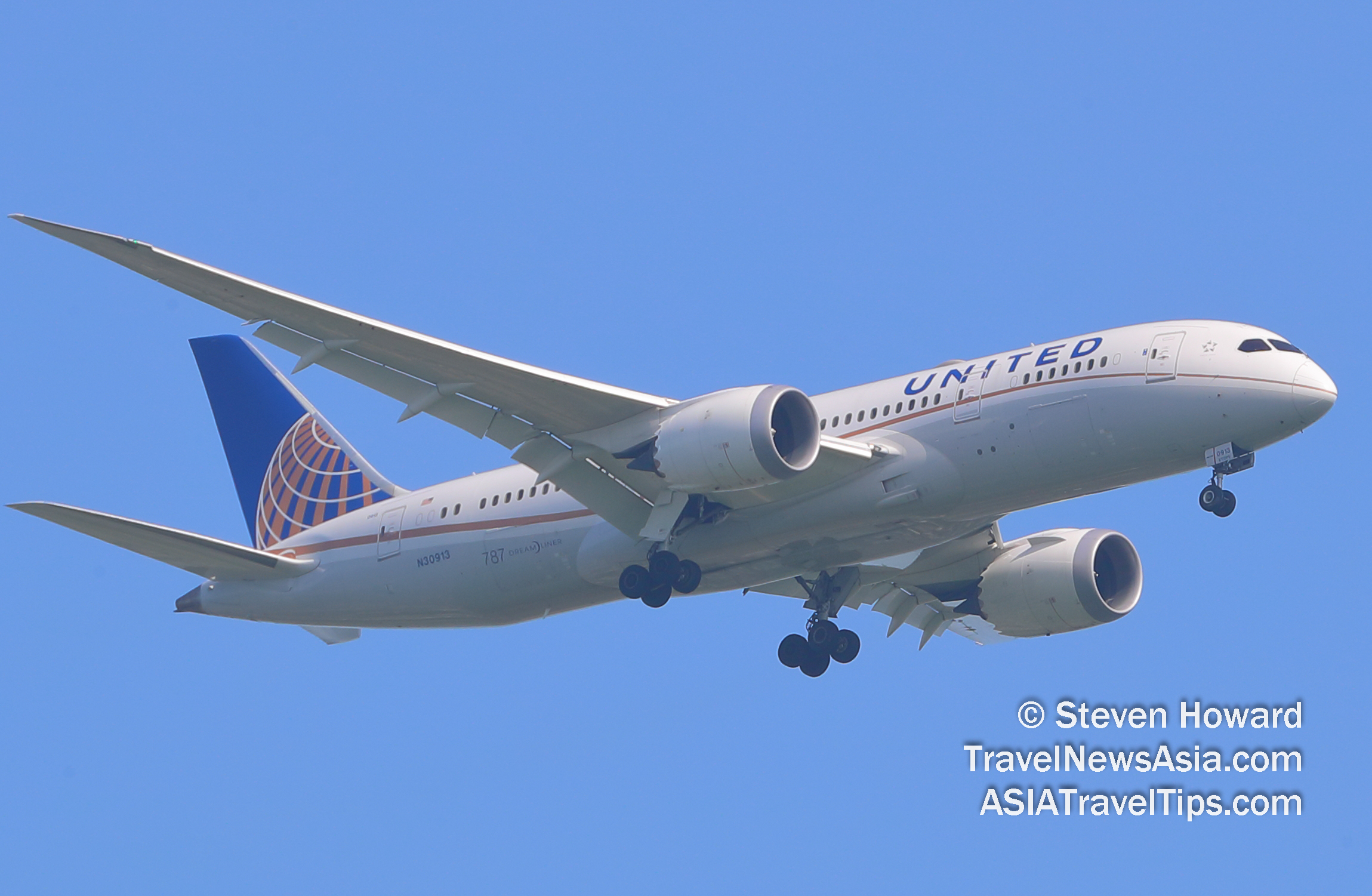 United Airlines Boeing 787-8 reg: N-30913. Picture by Steven Howard of TravelNewsAsia.com Click to enlarge.