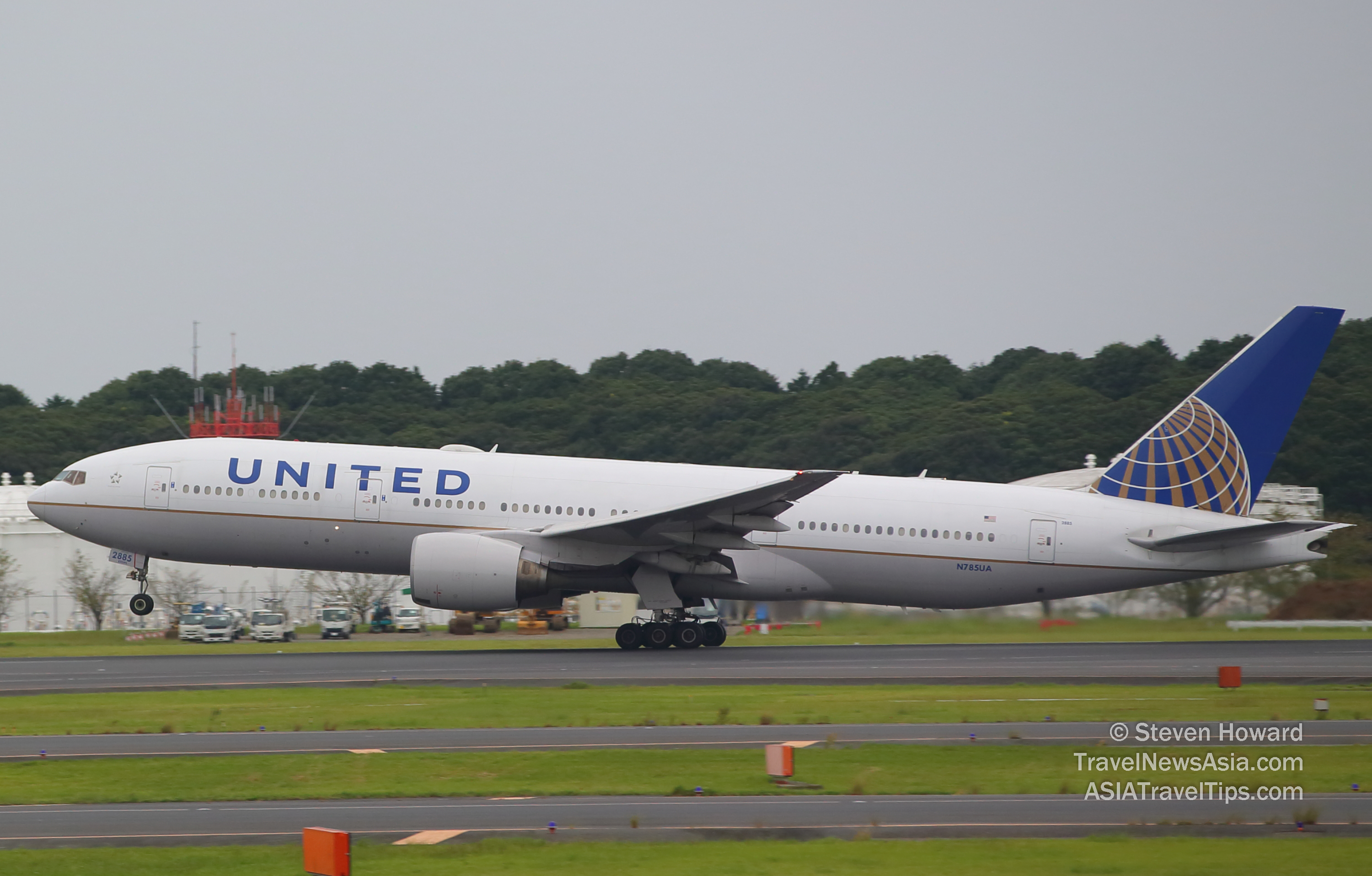 United Airlines Boeing 777 reg: N785UA powered by two Pratt & Whitney PW PW4090 engines at Narita Airport in Japan in 2019. Picture by Steven Howard of TravelNewsAsia.com Click to enlarge.