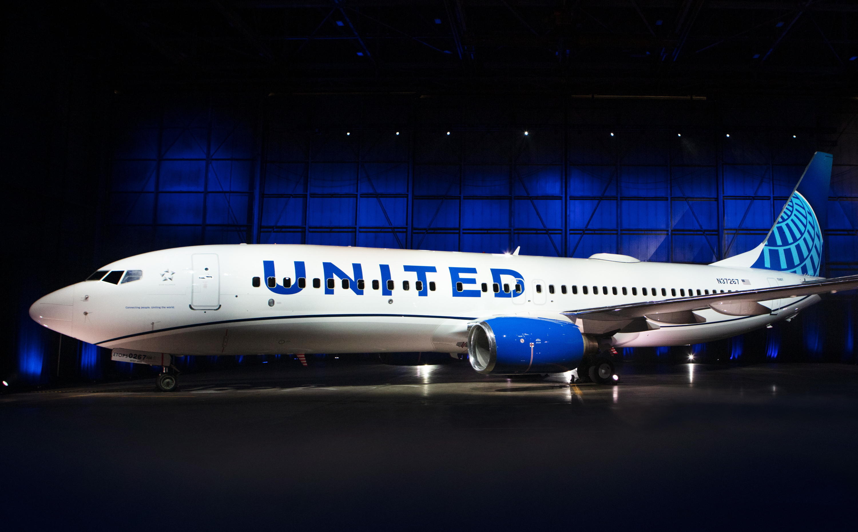 United Airlines has unveiled its new aircraft livery. The first aircraft painted with the new design is a Boeing 737-800, which will be joined by a mix of narrowbody, widebody and regional aircraft with the new livery throughout the year. On average, United aircraft receive new paint jobs every seven years. Click to enlarge.