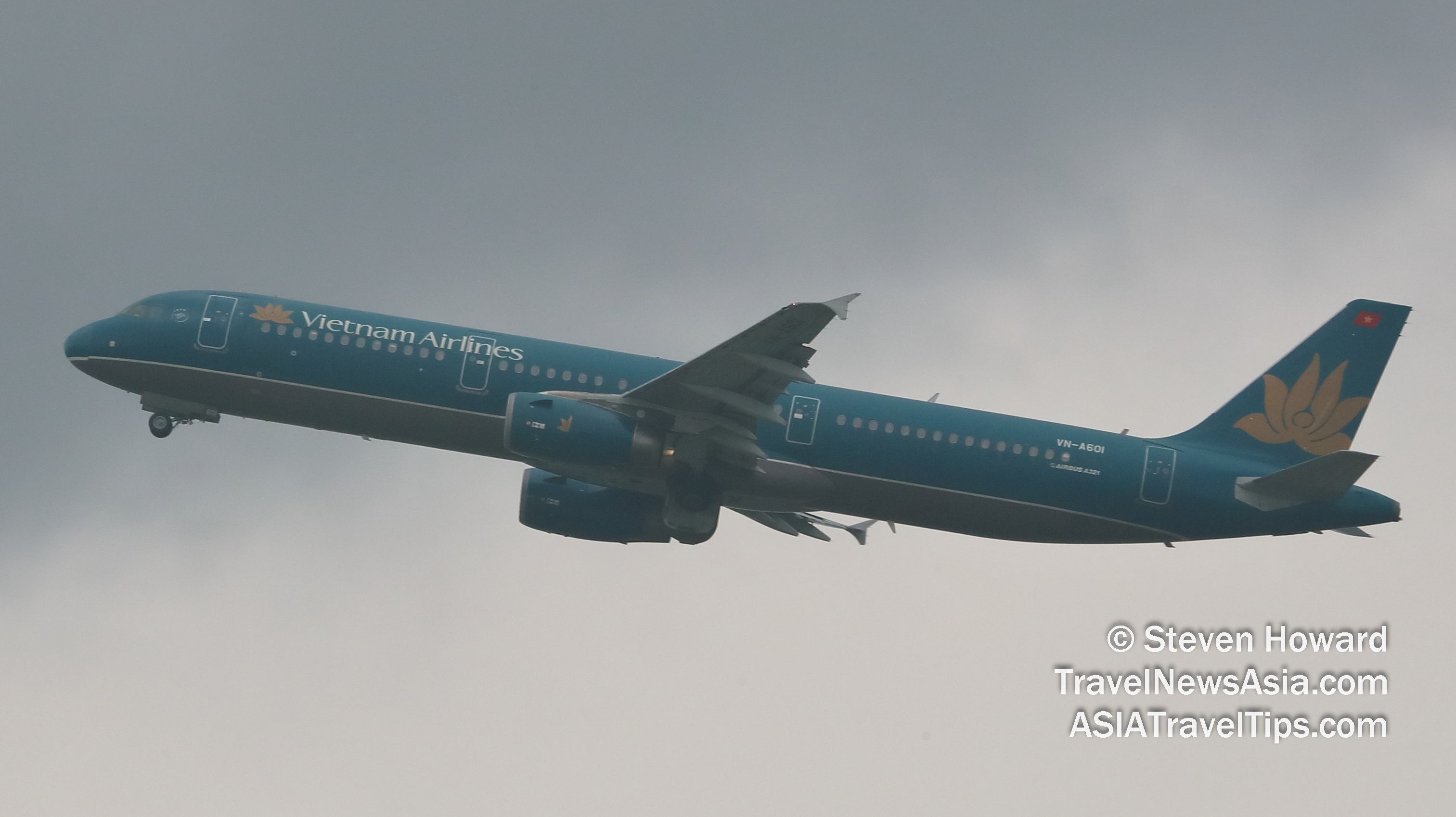 Vietnam Airlines Airbus A321 reg: VN-A601 taking off from Hong Kong International Airport. Picture by Steven Howard of TravelNewsAsia.com Click to enlarge.